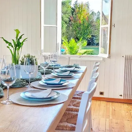 Holiday home Charmante Maison Dans Les Landes X 10 Avec Piscine Et Salle D Escalade Lue